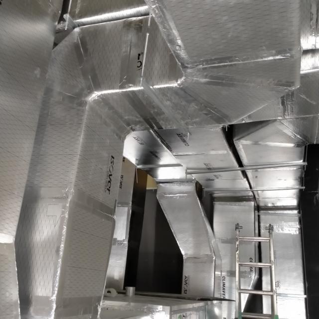 Instalación de conductos de ventilación de fibra en Asturias